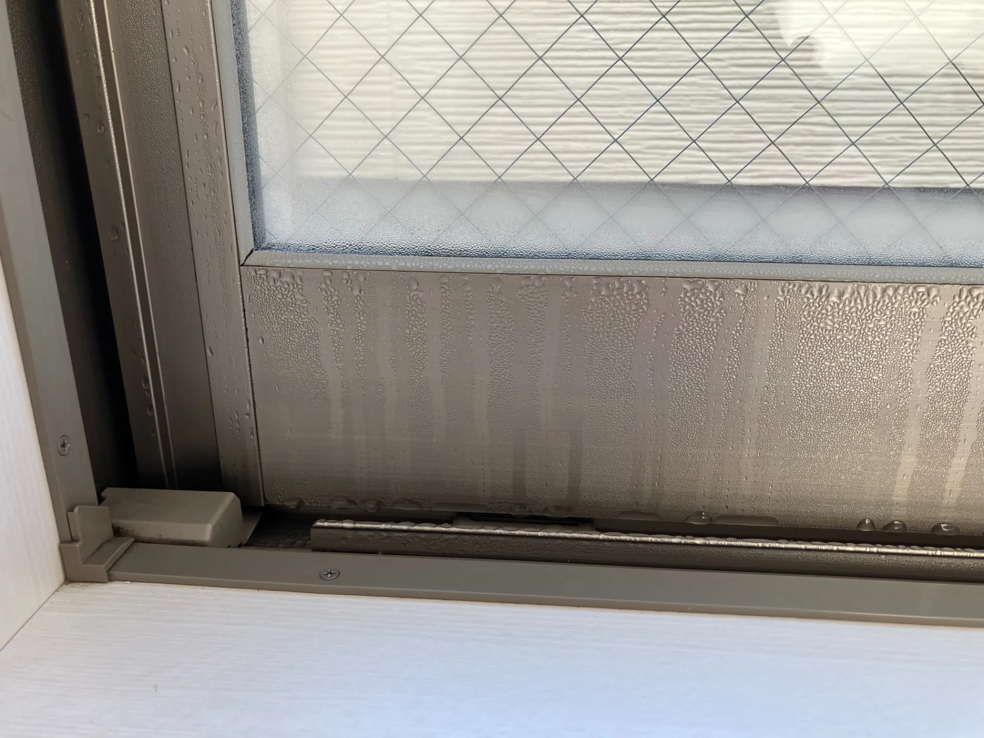 今日も結露拭きから１日がスタート💦